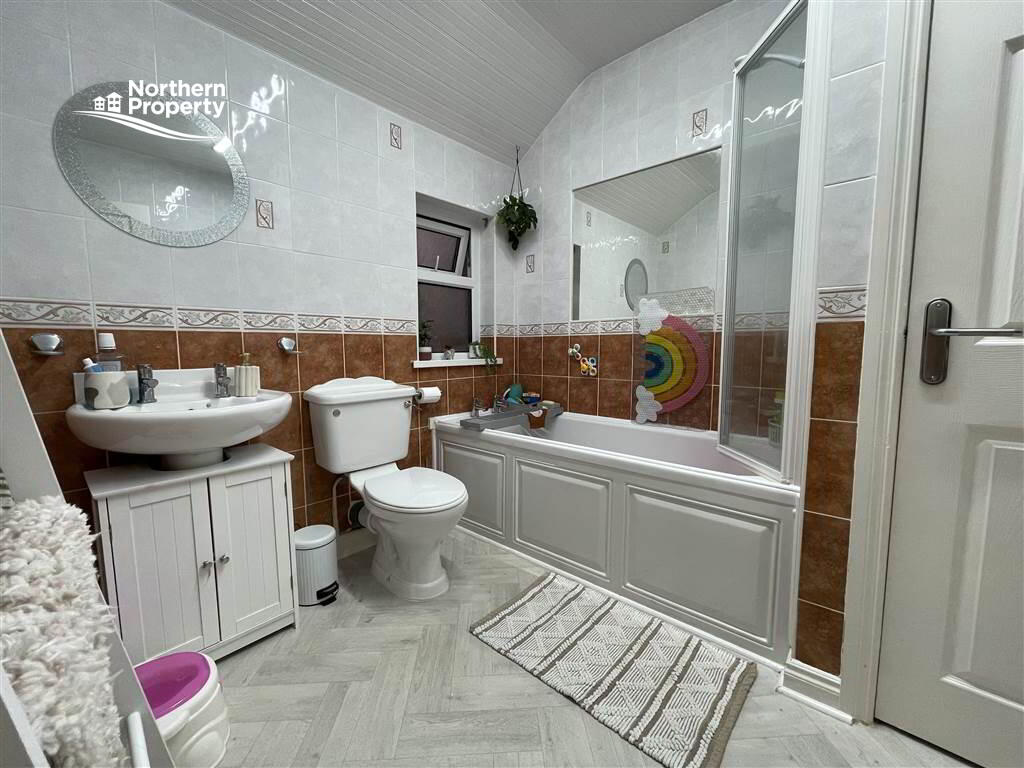 Photo 18 of 11 Beechmount Street, Belfast