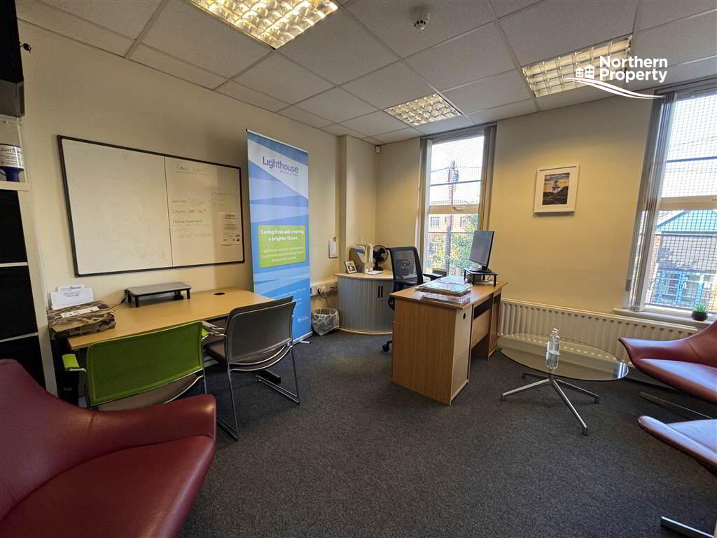 Photo 5 of 196 Duncairn Gardens, Belfast