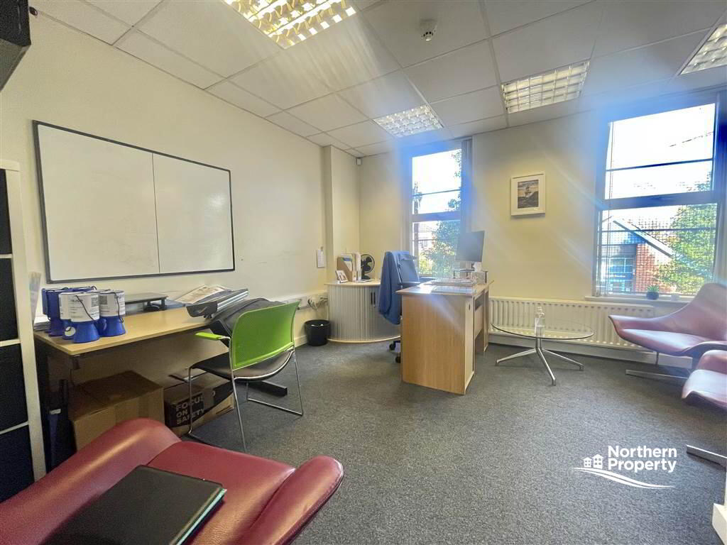 Photo 11 of 196 Duncairn Gardens, Belfast