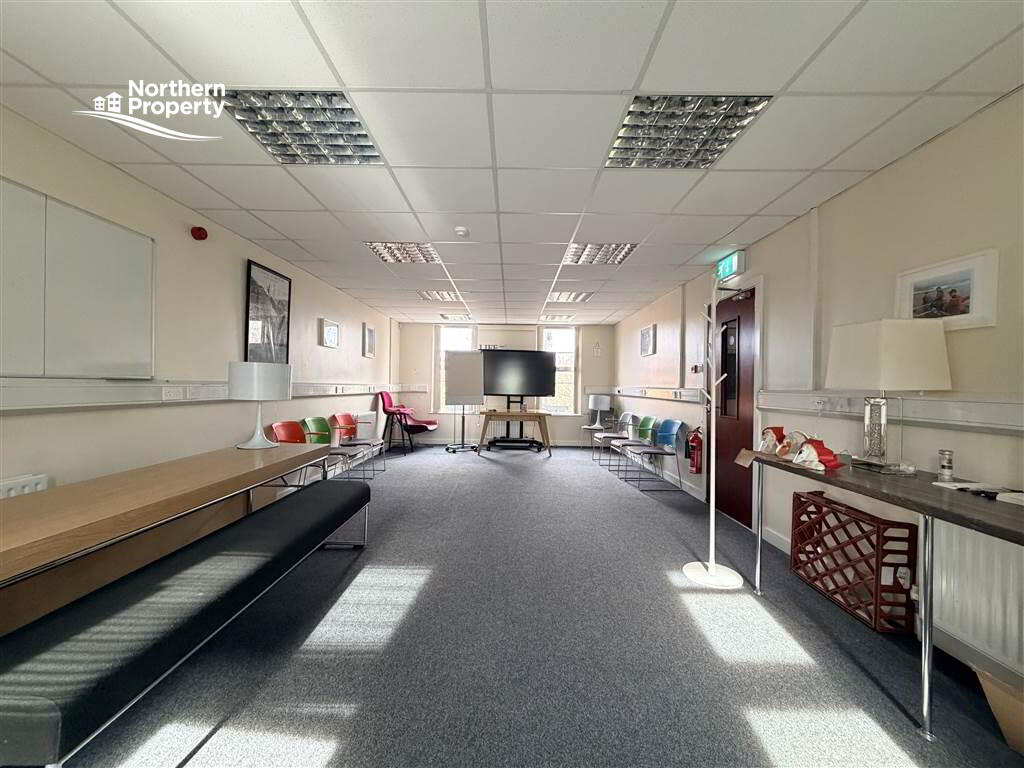 Photo 3 of 196 Duncairn Gardens, Belfast