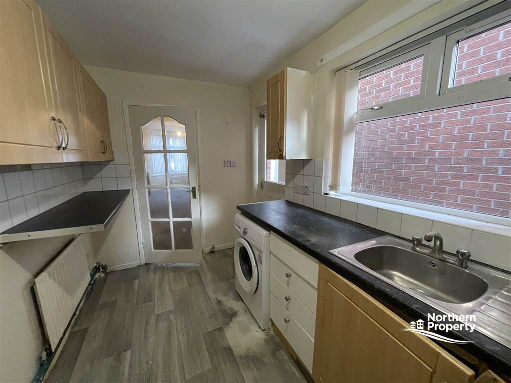 Photo 9 of 4 Beechmount Avenue, Belfast