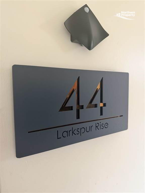 Photo 2 of 44 Larkspur Rise, Belfast