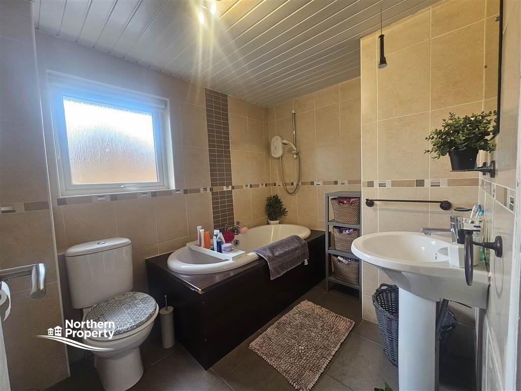 Photo 8 of 7a Thornhill Crescent, Belfast