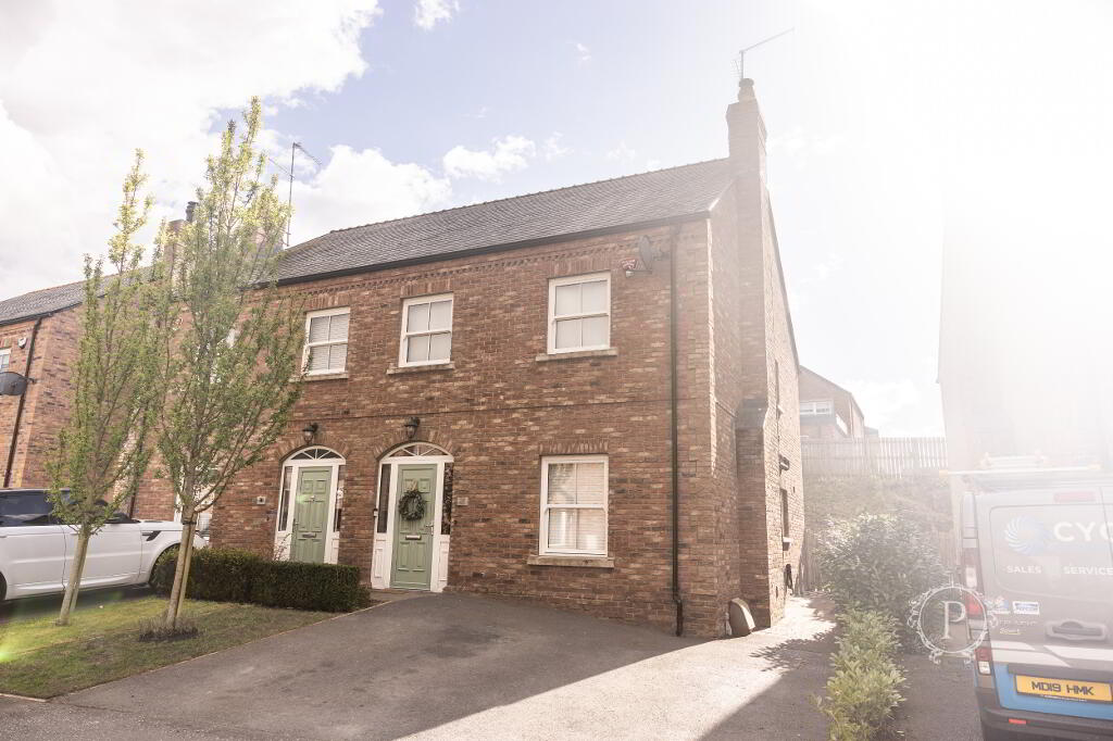 Photo 1 of 28 Limestone Square, Armagh