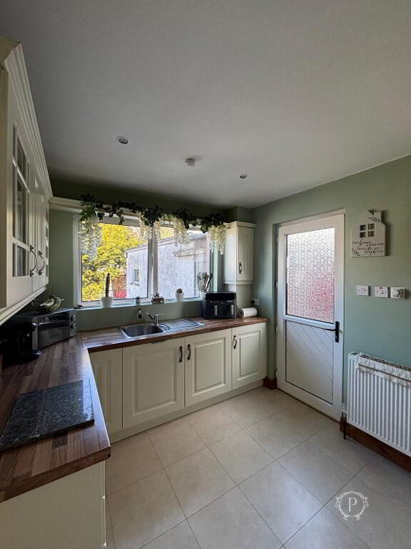 Photo 4 of 10 Woodford View, Armagh