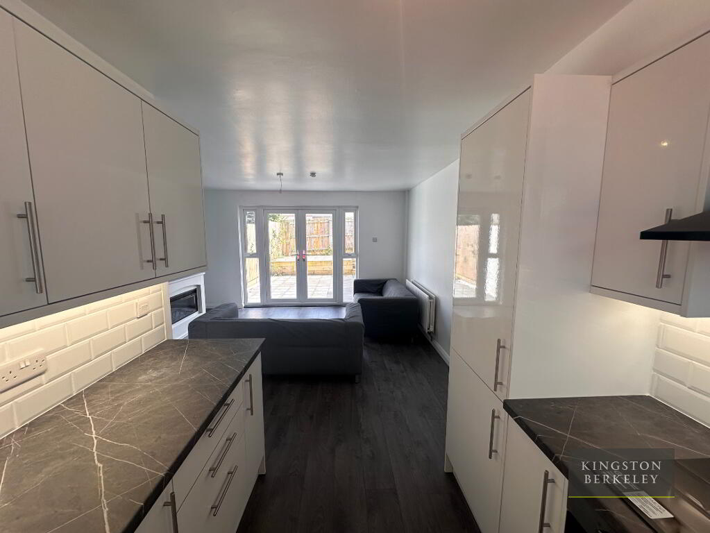 Photo 9 of 4 Hollymount Court, Finaghy, Belfast