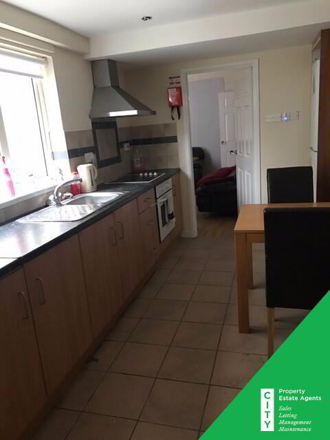 Photo 3 of **Student Property**, 20 Barry Street, Derry