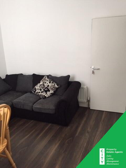 Photo 2 of **Student Property**, 20 Barry Street, Derry