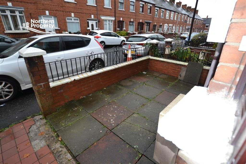 Photo 2 of 13 Iveagh Drive, Belfast