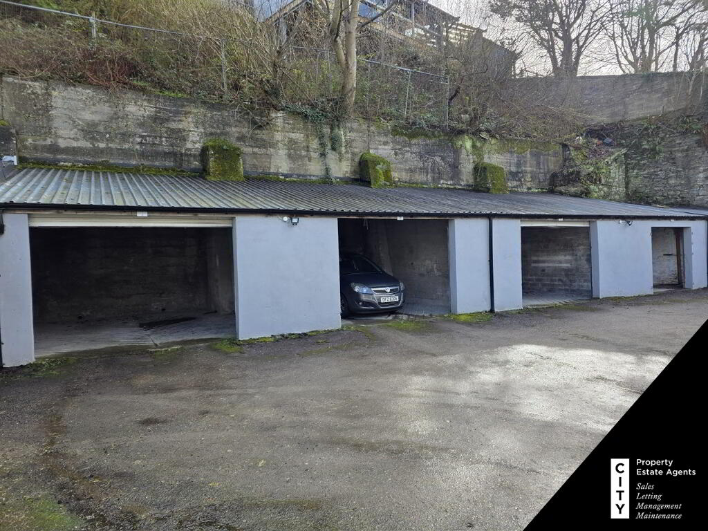 Photo 2 of 29 Chamberlain Street, Garages, Derry