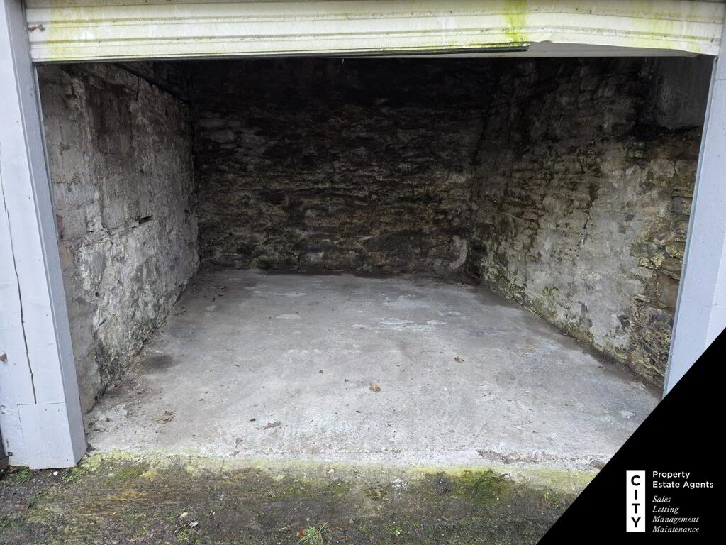 Photo 3 of 29 Chamberlain Street, Garages, Derry