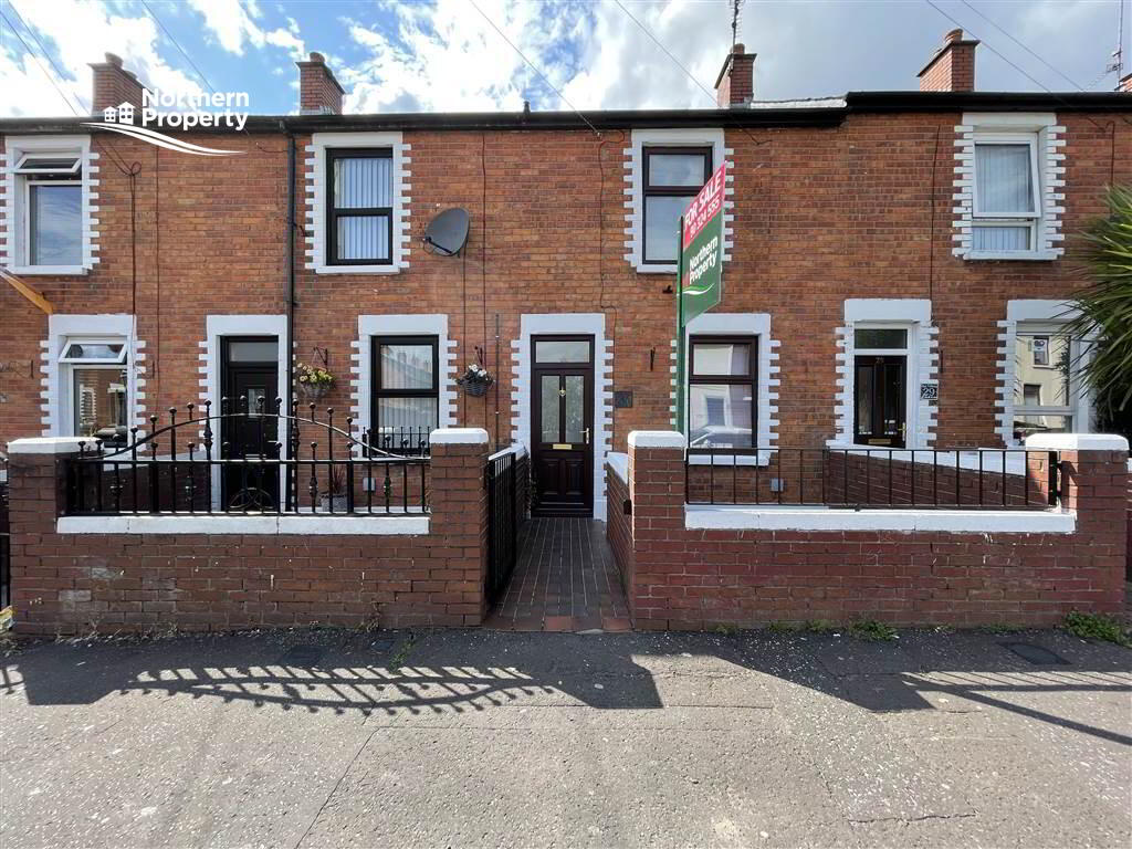 Photo 2 of 31 St James Crescent, Belfast