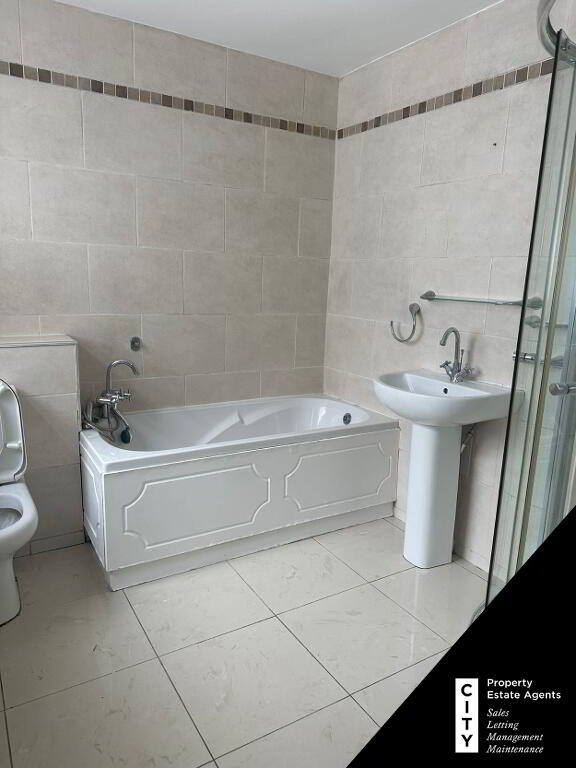 Photo 5 of Laburnum Terrace, **student Property**, Derry