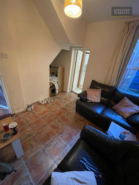 Photo 4 of (hmo Registered), 6 Jerusalem Street, Holylands, Queens Quarter, Belfast