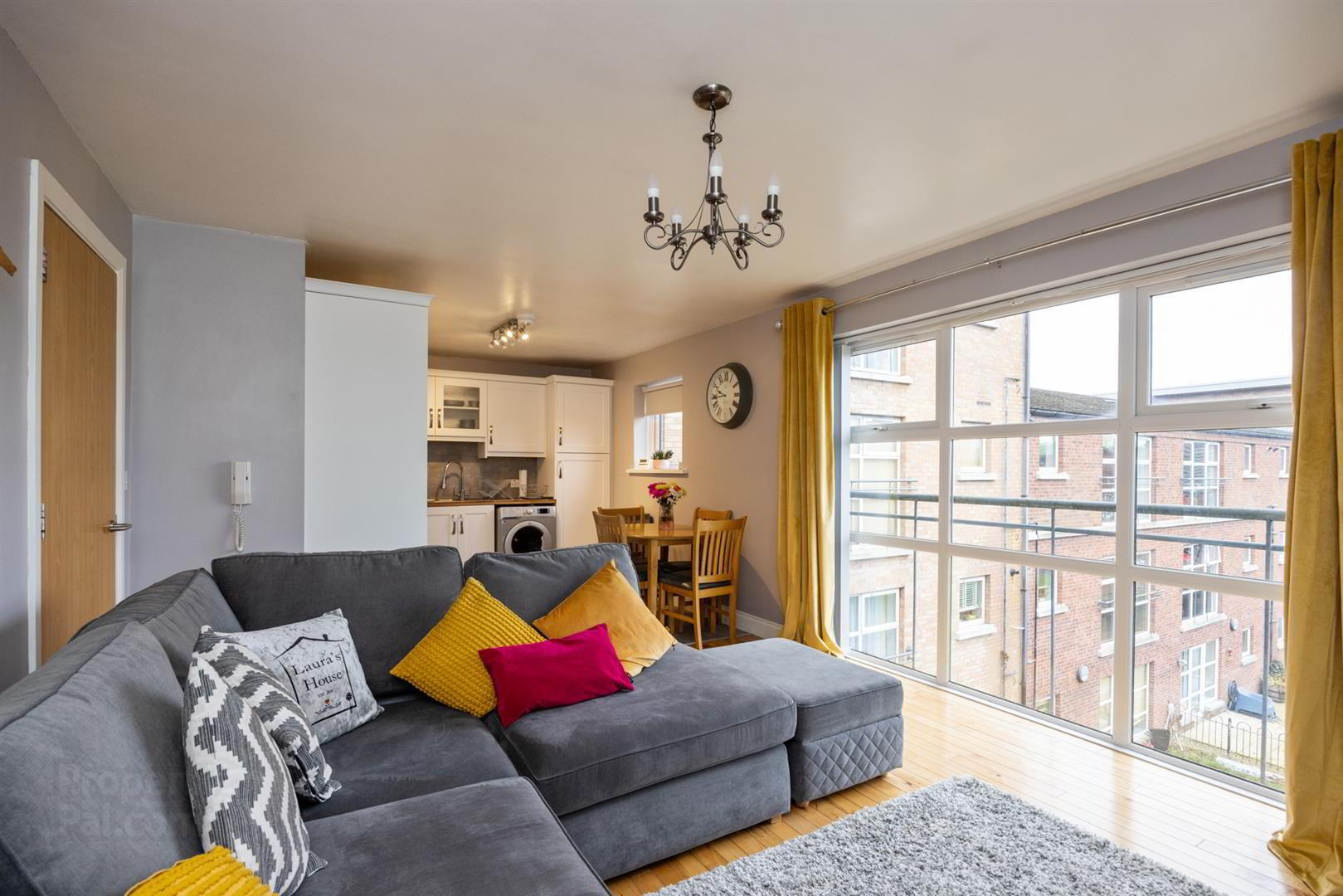 Apt 5, 8 Lewis Mews 4 of 18