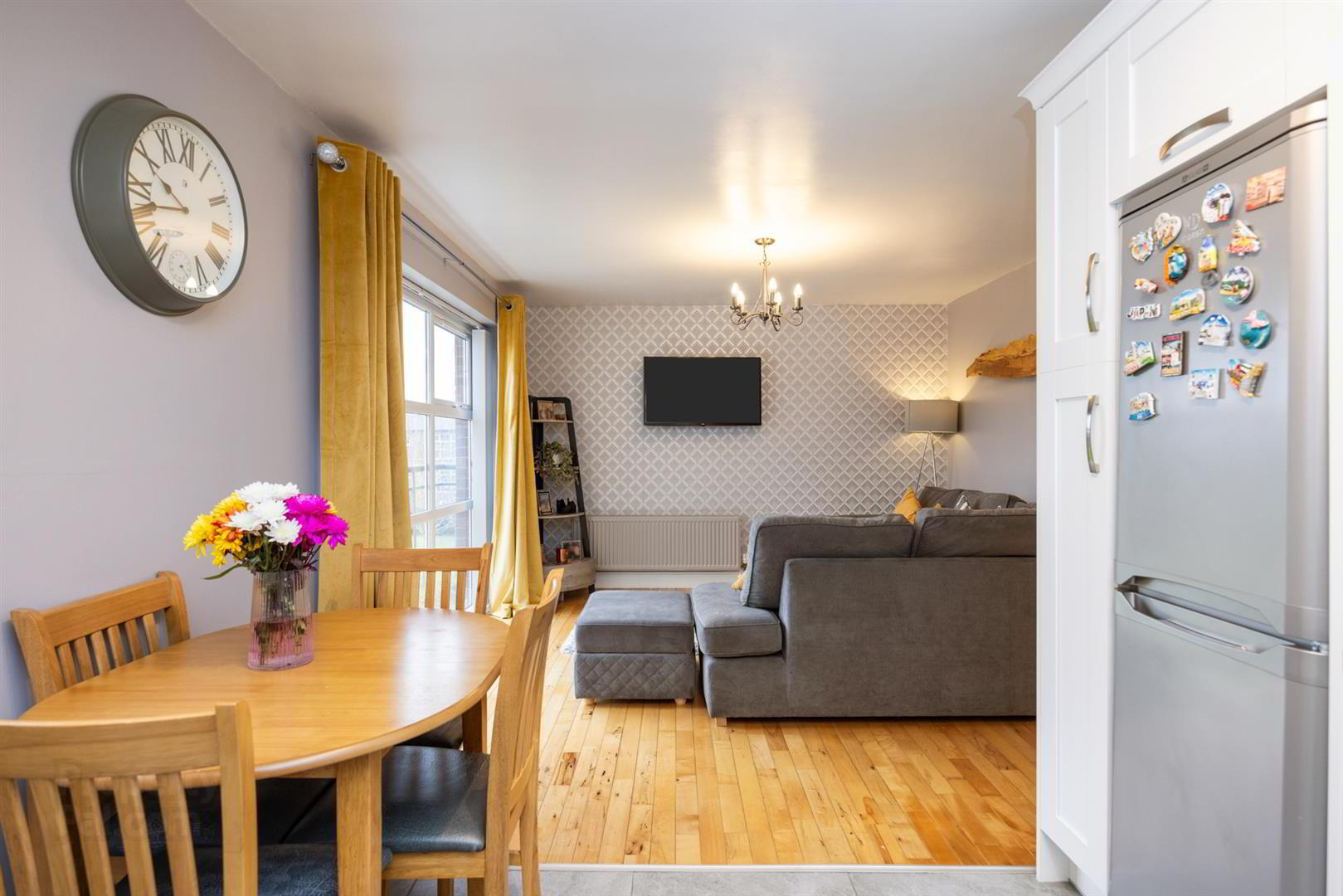Apt 5, 8 Lewis Mews 8 of 18