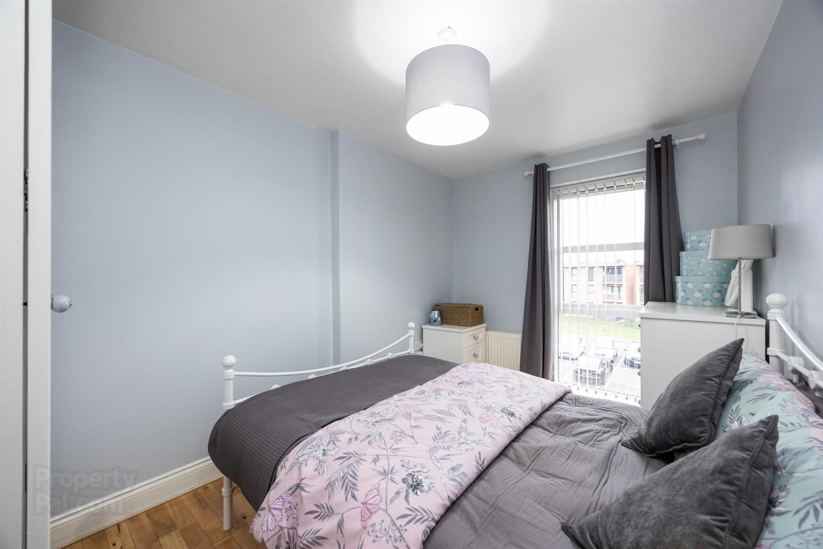 Apt 5, 8 Lewis Mews 15 of 18