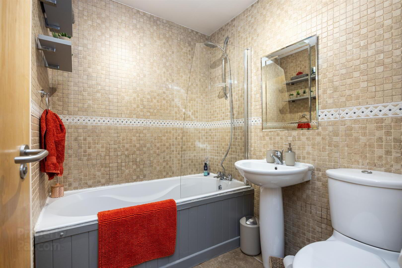 Apt 5, 8 Lewis Mews 16 of 18