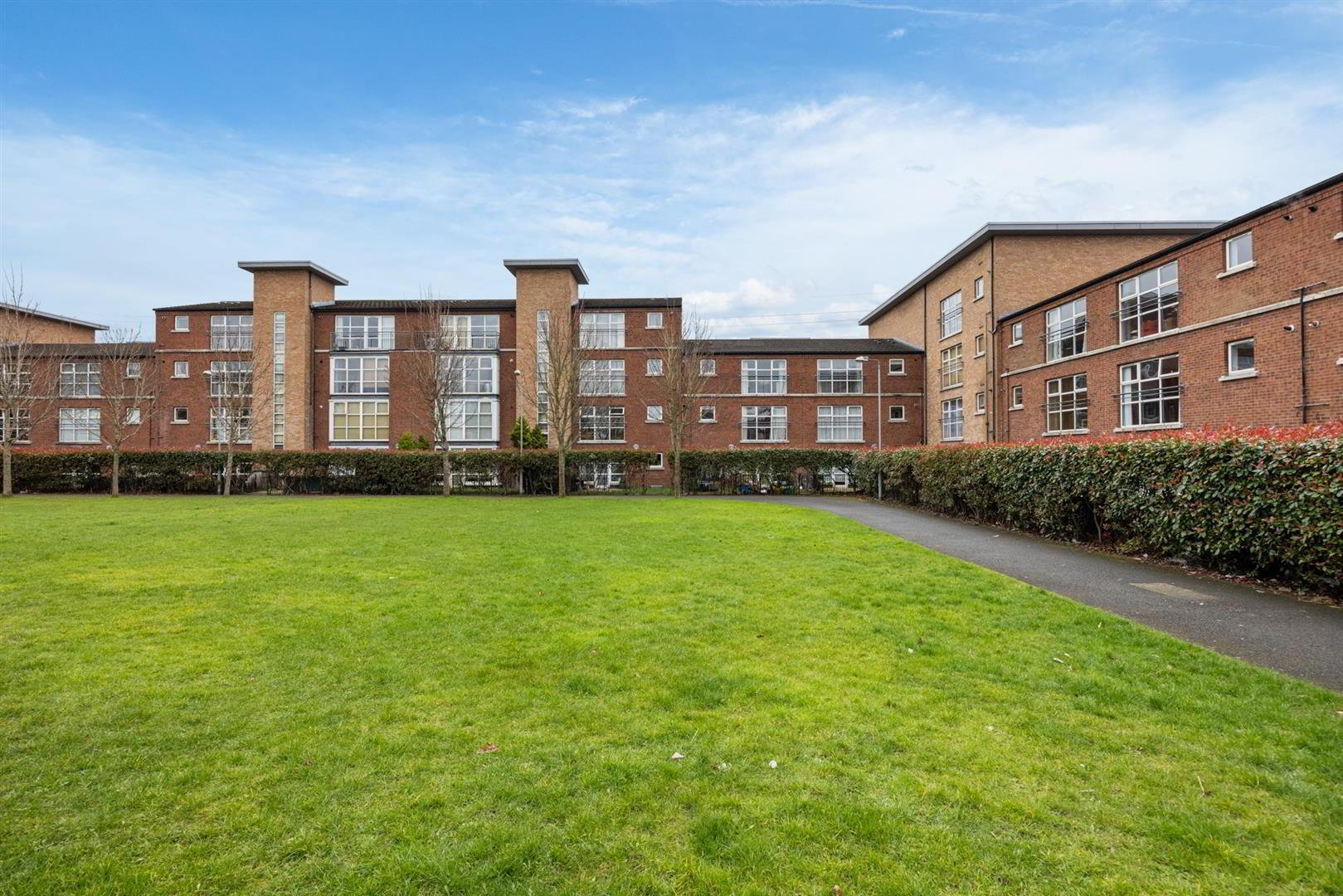 Apt 5, 8 Lewis Mews 18 of 18