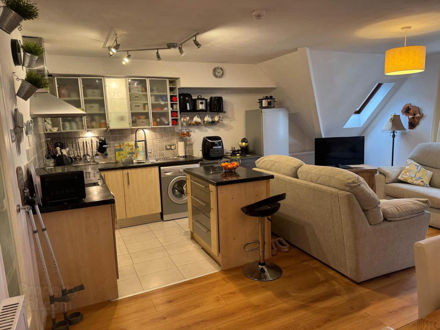 11 Essex Court 10 of 17