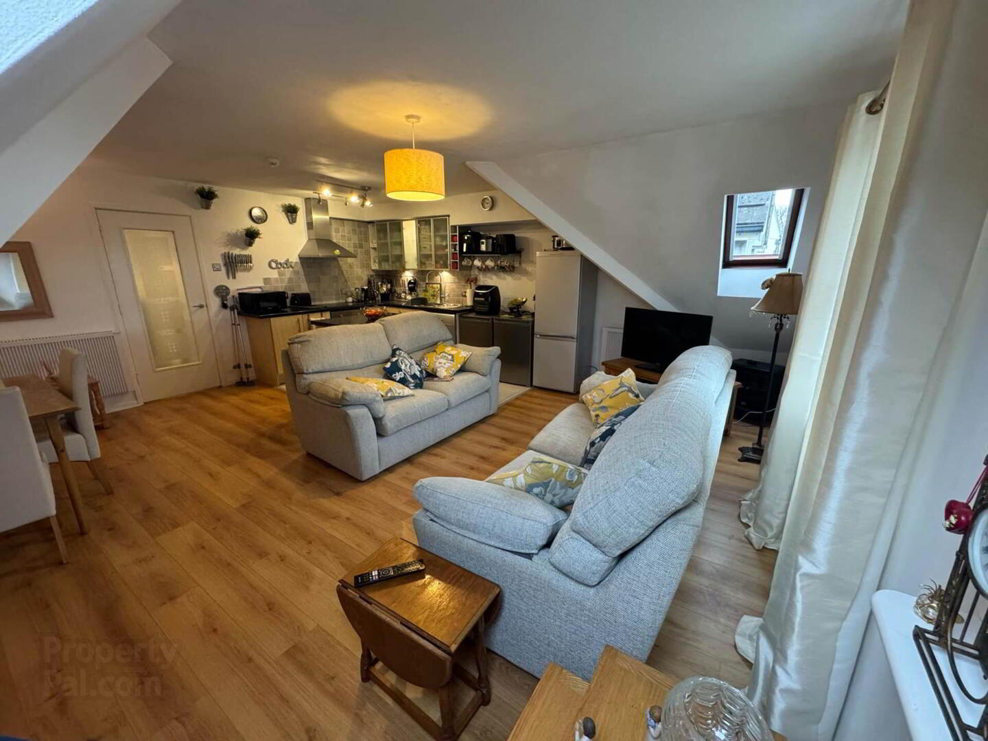 11 Essex Court 9 of 17