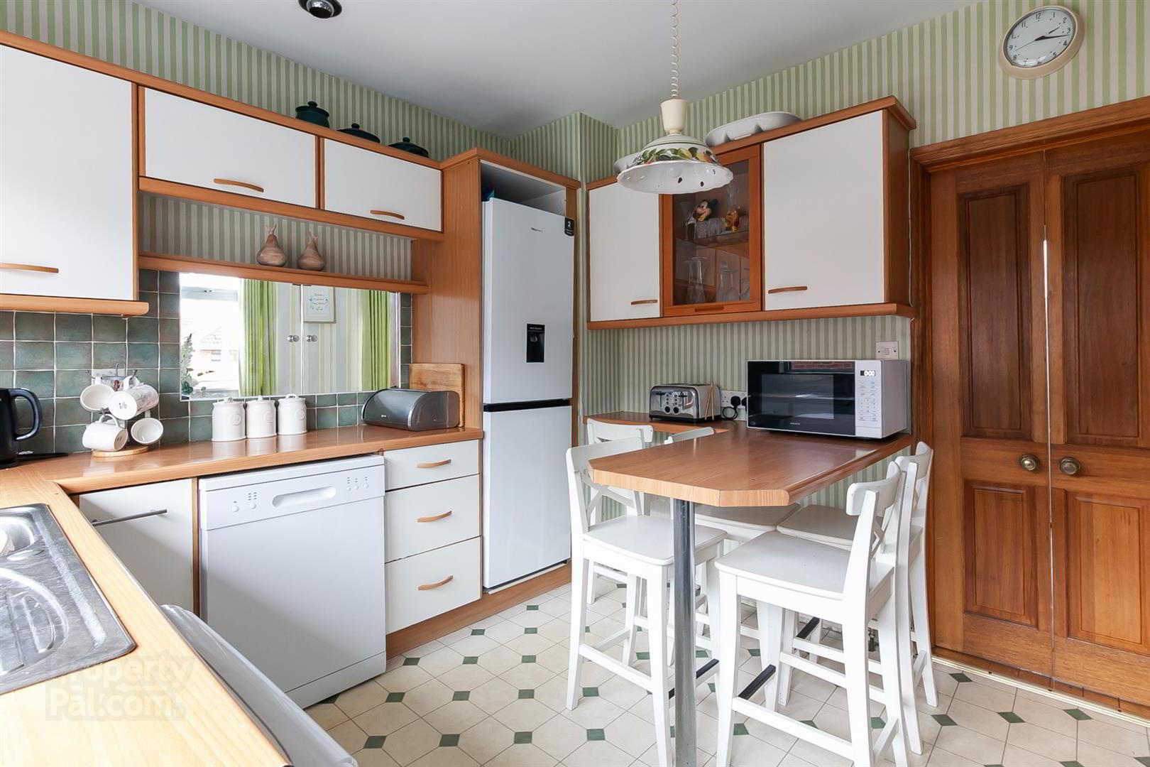 16 Woodford Crescent 13 of 24