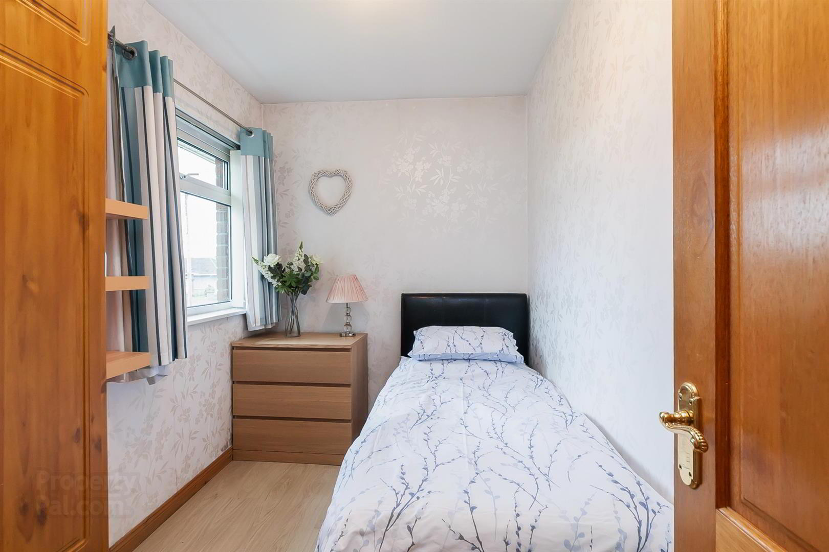 16 Woodford Crescent 18 of 24