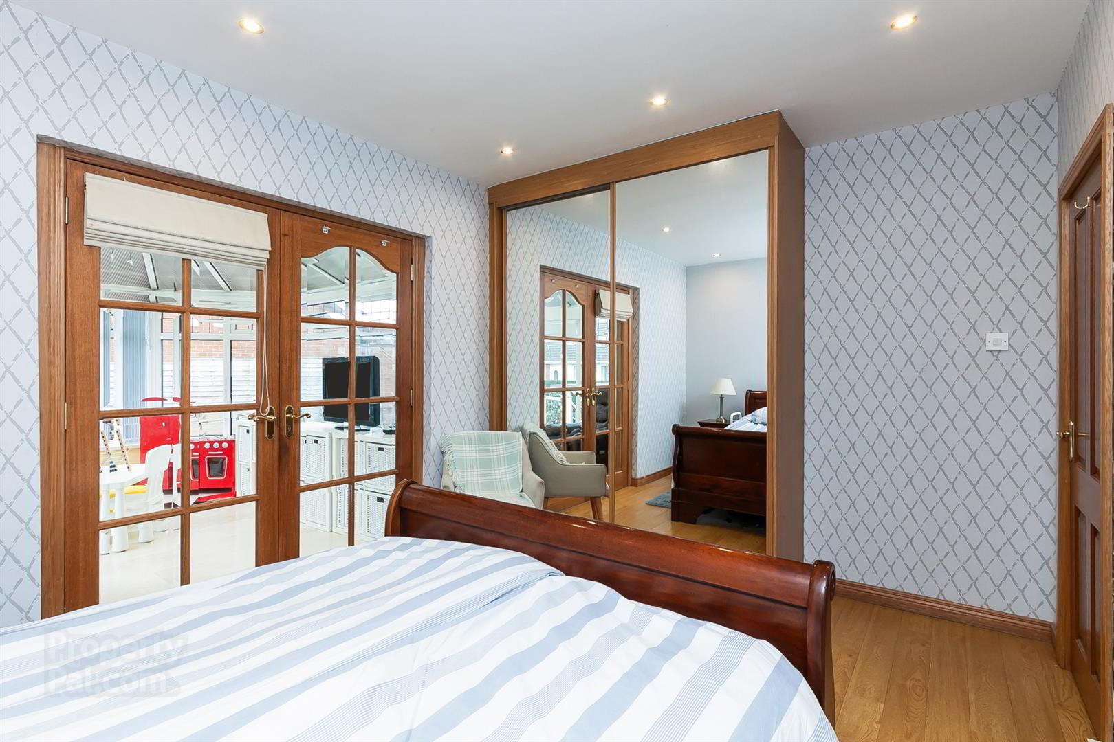 16 Woodford Crescent 17 of 24
