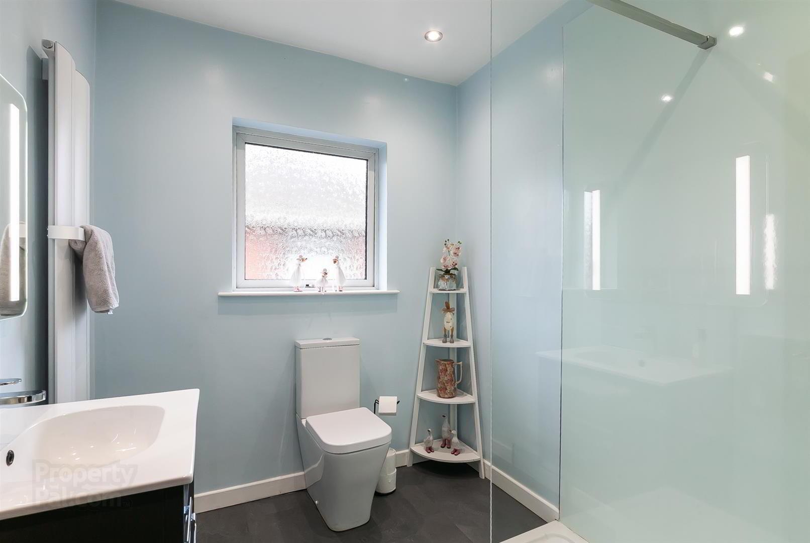 16 Woodford Crescent 19 of 24