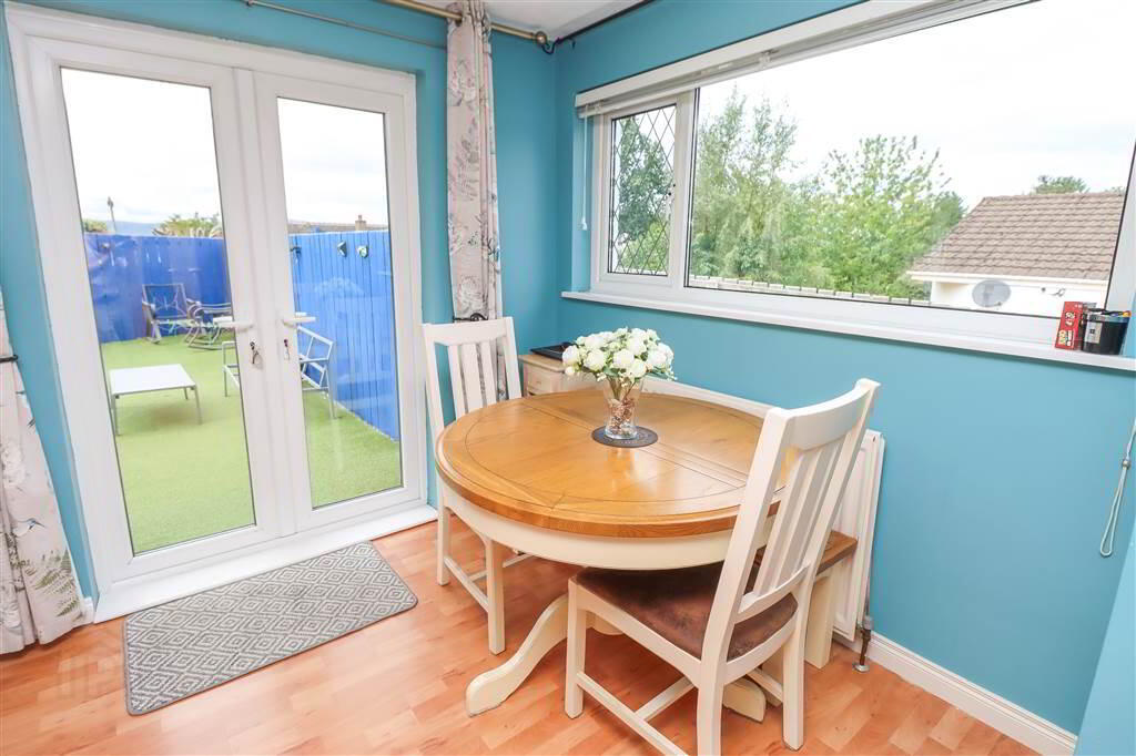 4 Woodcroft Rise 8 of 23