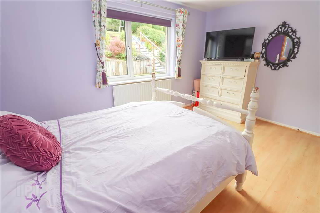 4 Woodcroft Rise 12 of 23