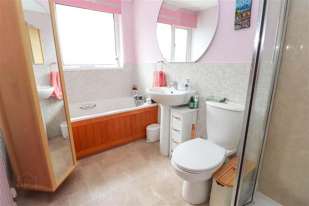 4 Woodcroft Rise 16 of 23