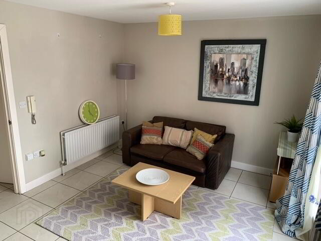 412 College Court Central 3 of 7