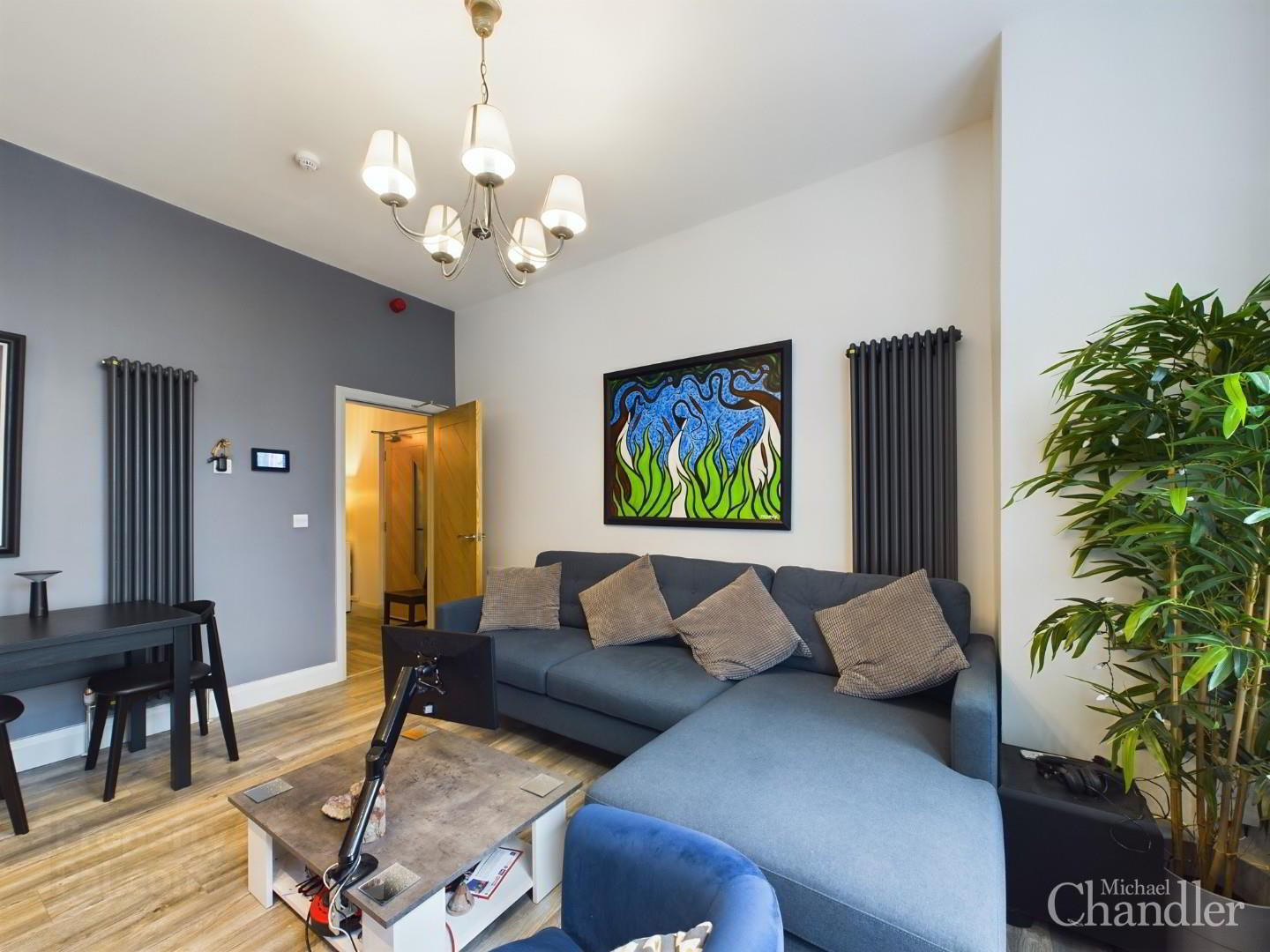 Apt 1, 103 University Street 5 of 11