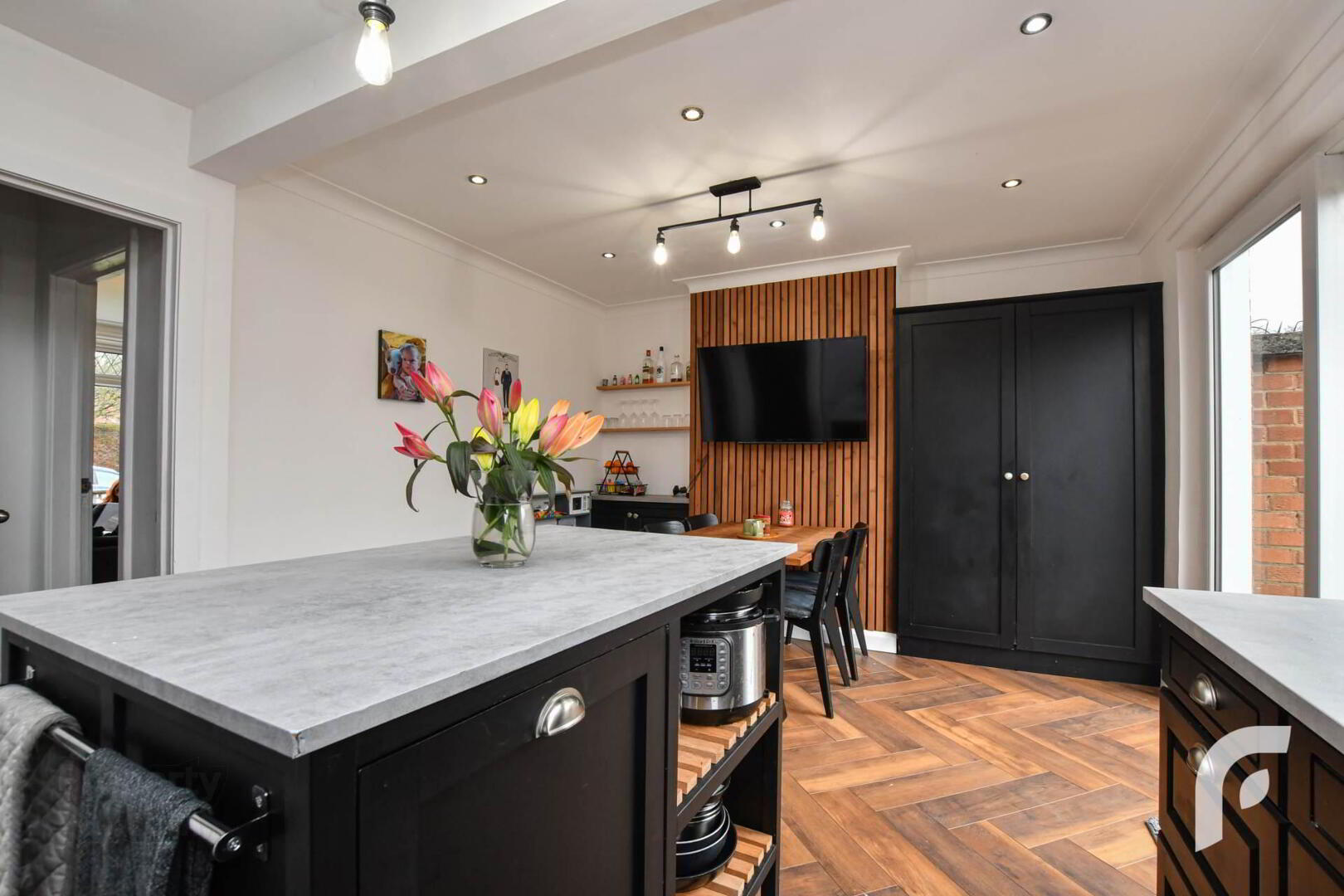 8 Westway Park 16 of 35