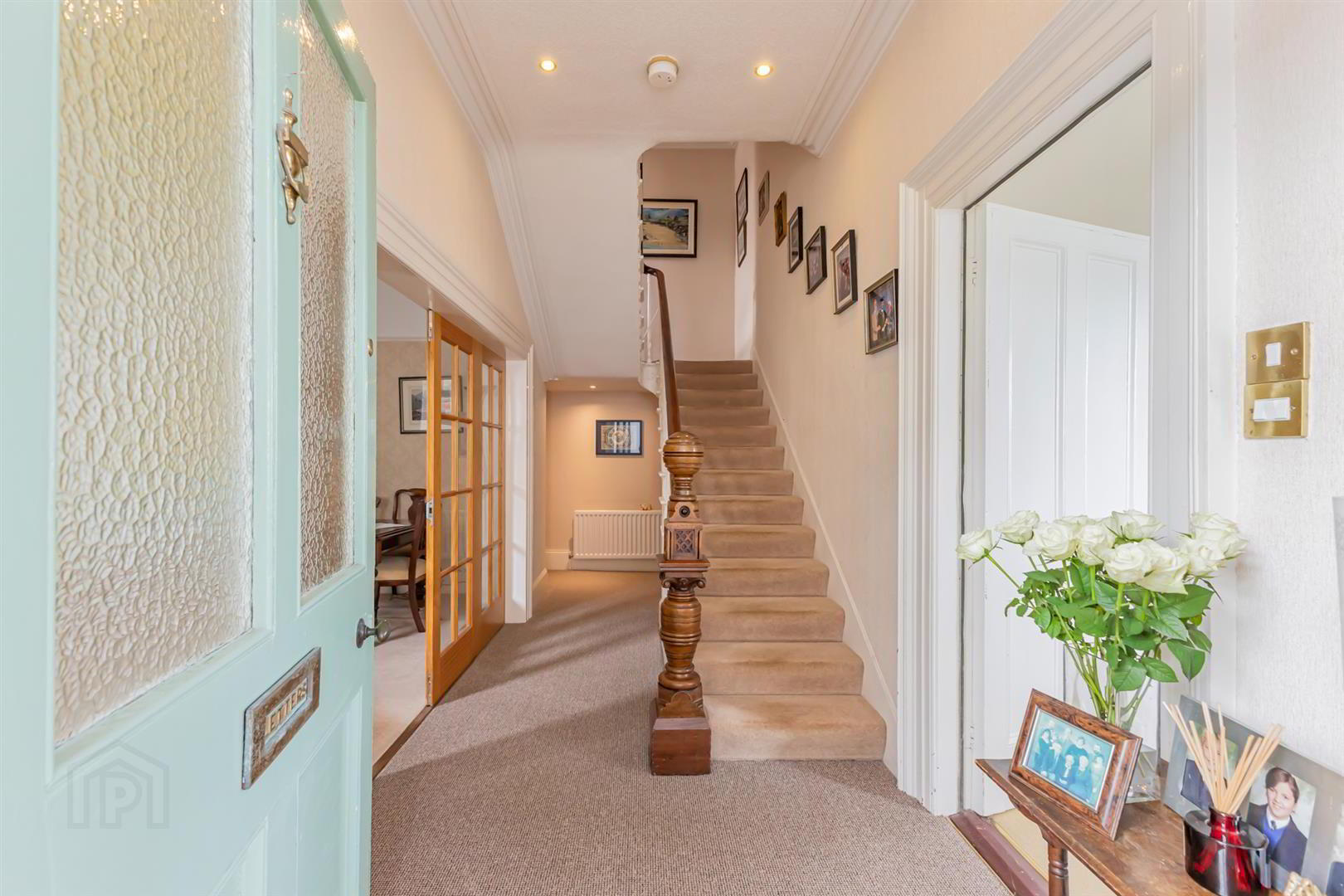 7 Dufferin Villas 5 of 41