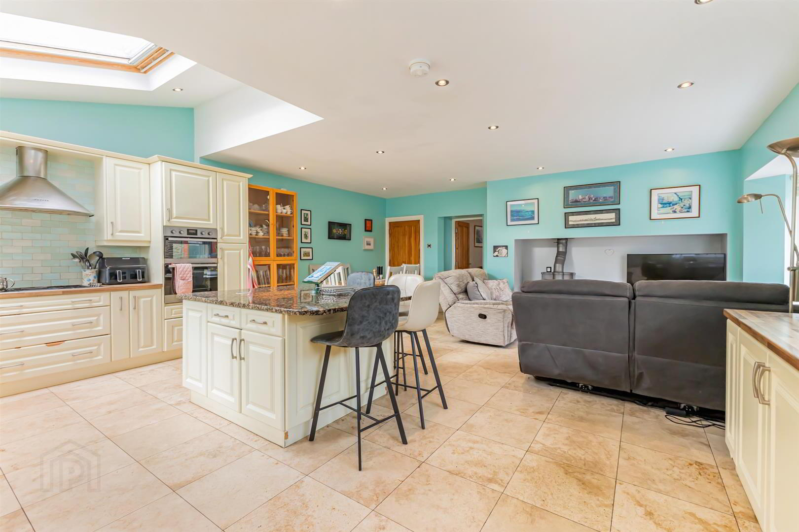 7 Dufferin Villas 11 of 41