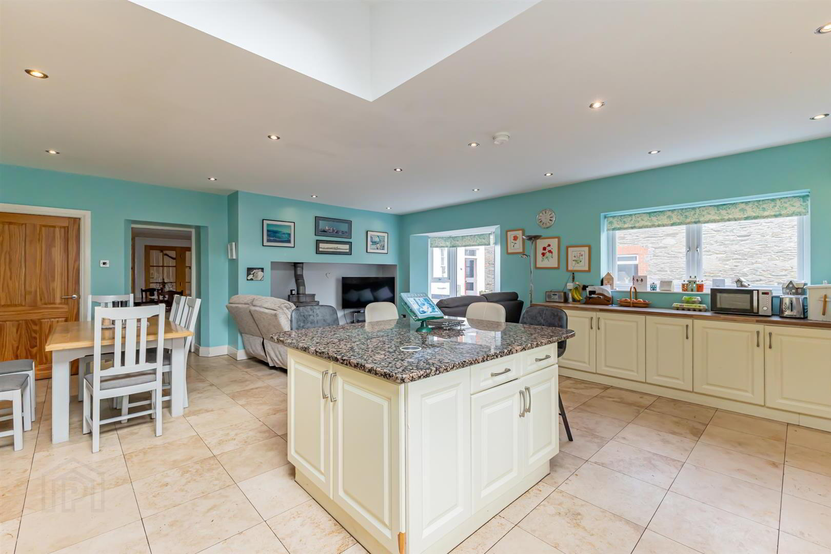 7 Dufferin Villas 14 of 41