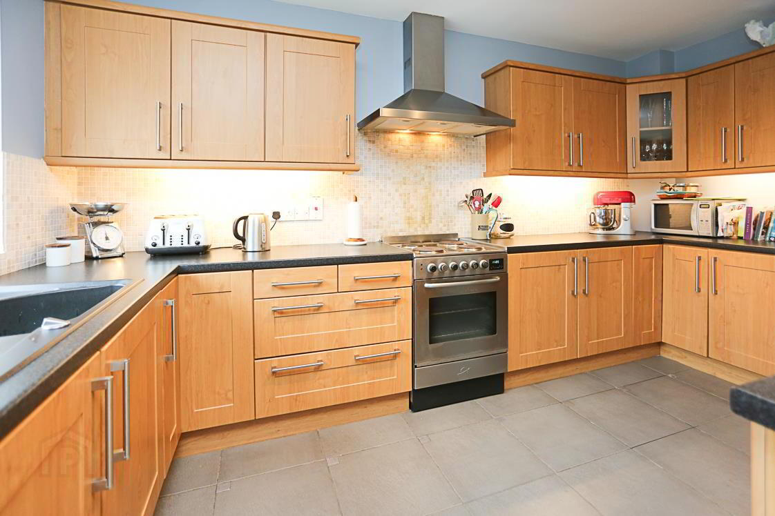 53 Shaftesbury Road 7 of 26