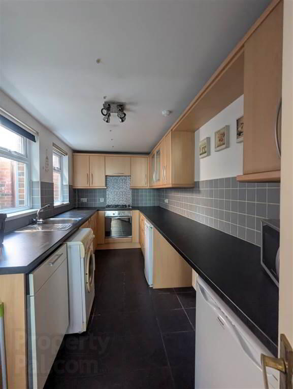 8 Lismain Street 6 of 11
