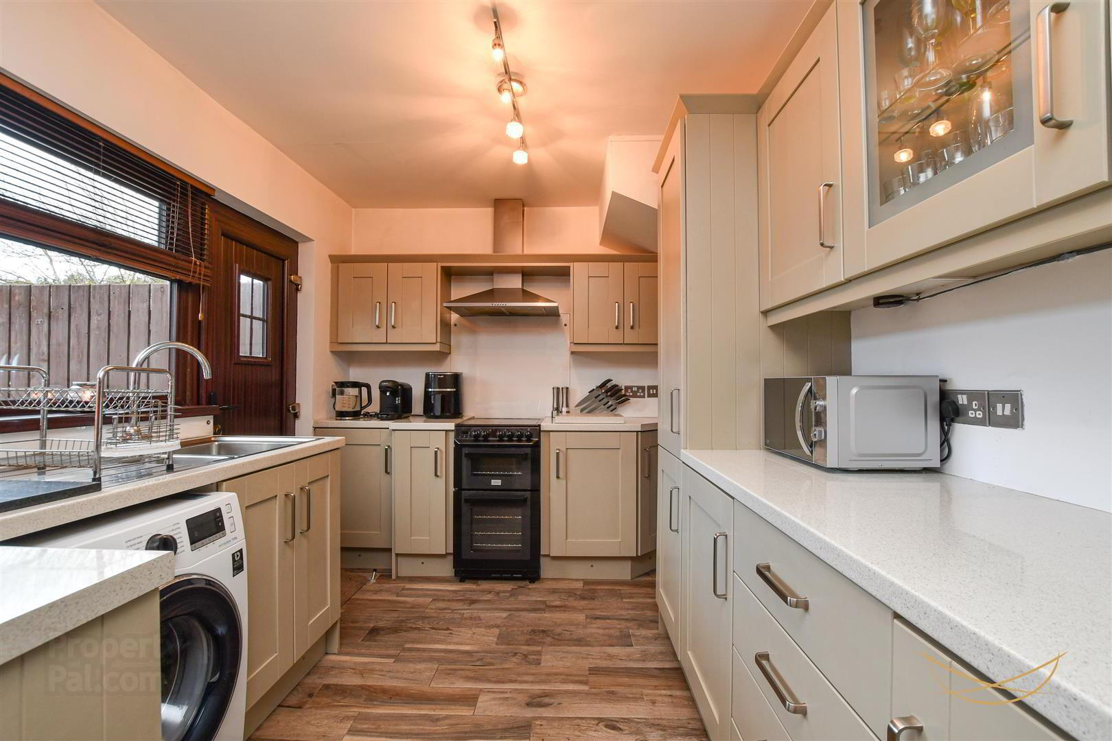 21 Fernlea Gardens 13 of 39