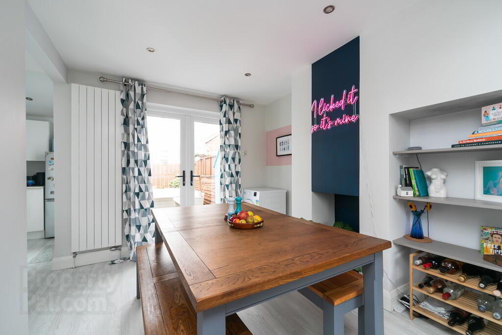 15 Ravenhill Crescent 7 of 22