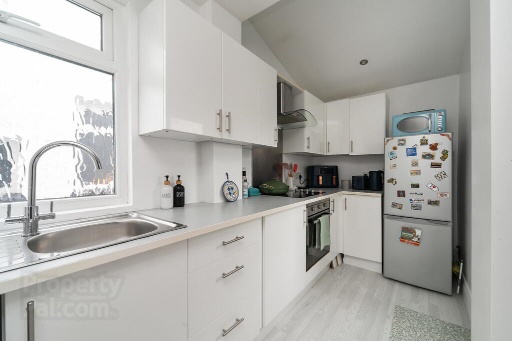 15 Ravenhill Crescent 10 of 22