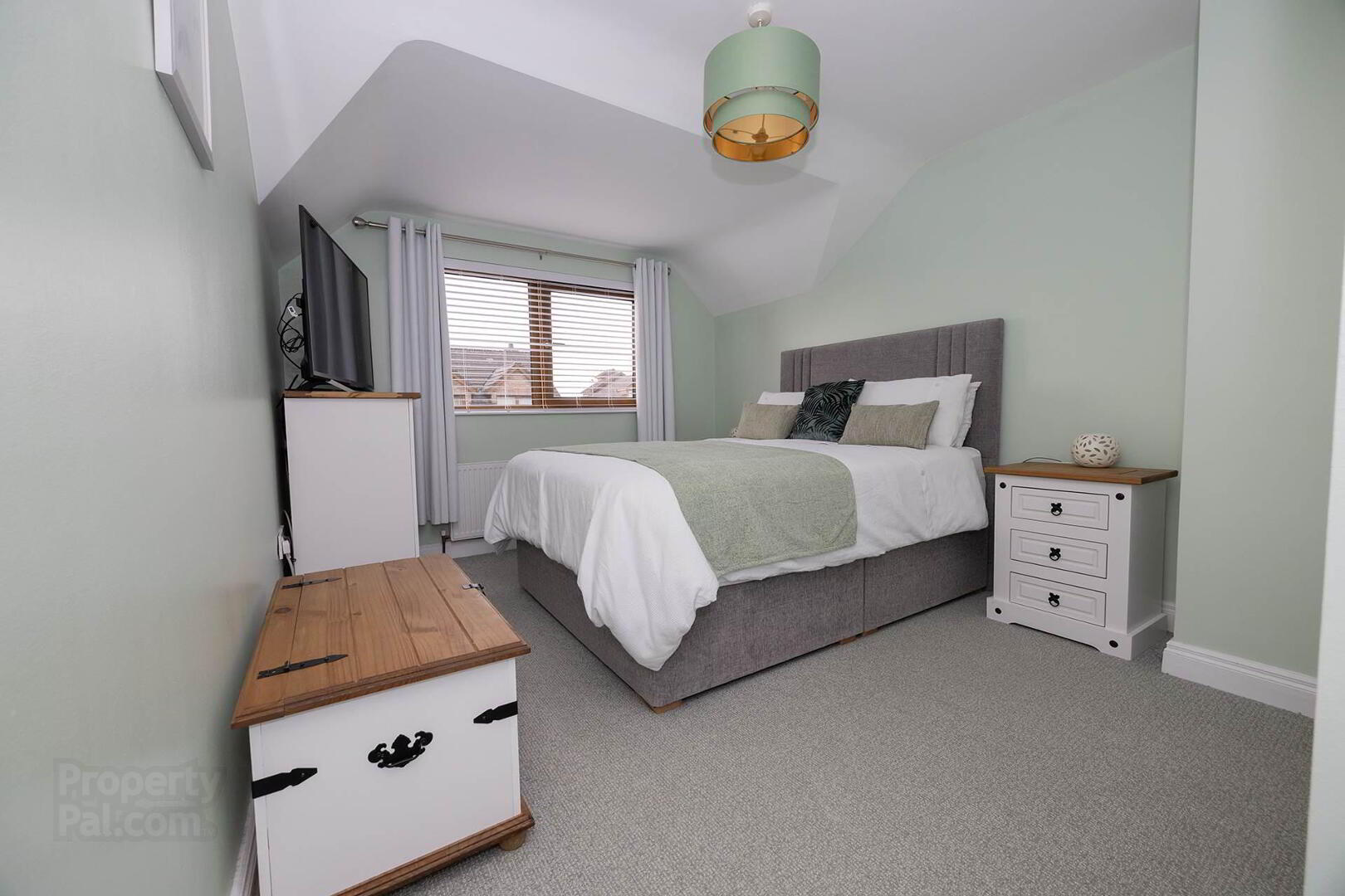 10 Silverwood Green 17 of 22