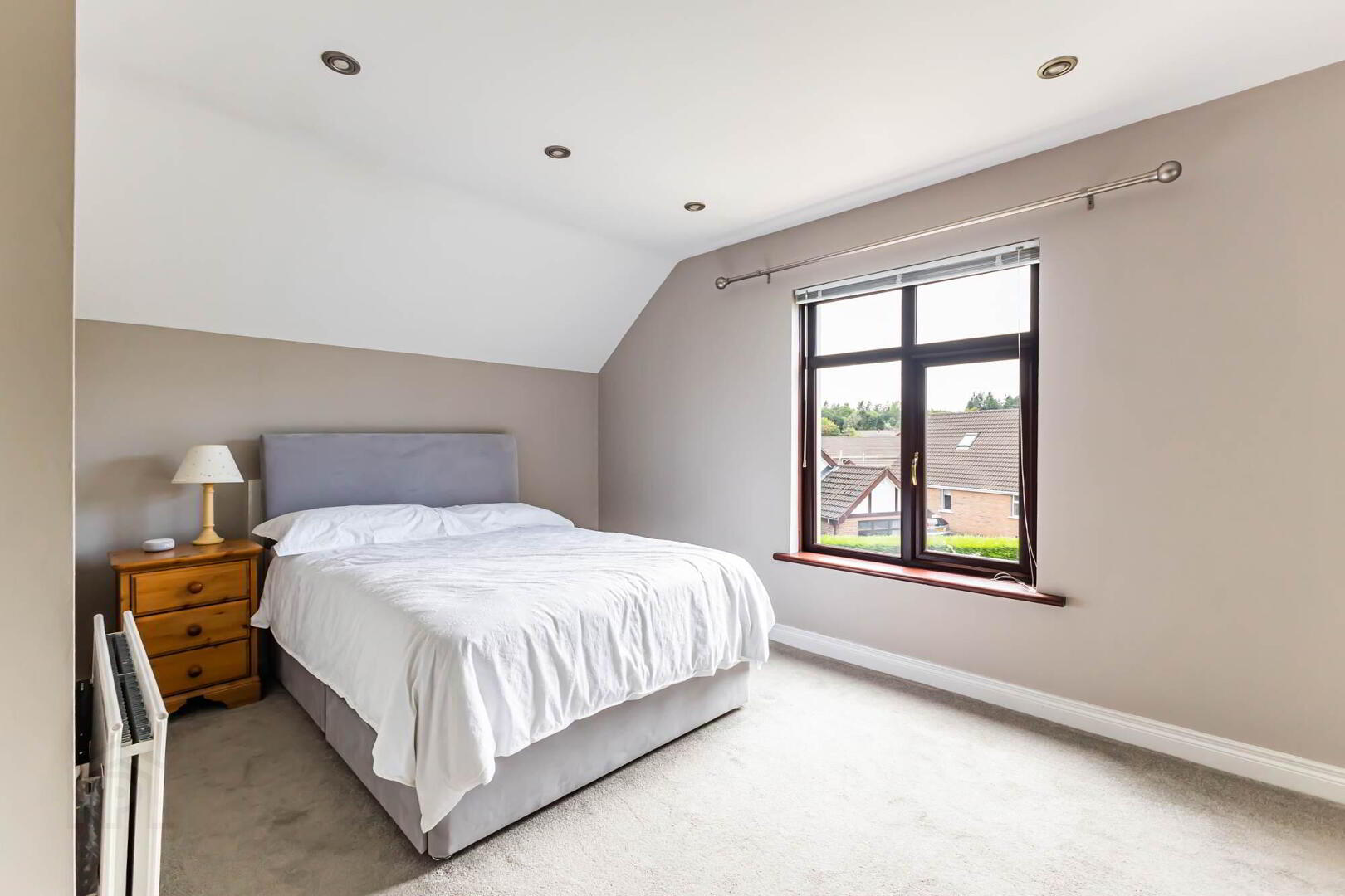 26 Windsor Hill 17 of 24