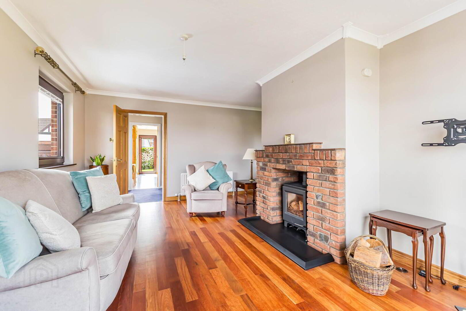 26 Windsor Hill 7 of 24