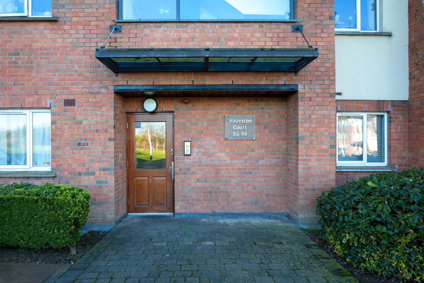 96 Mayeston Court