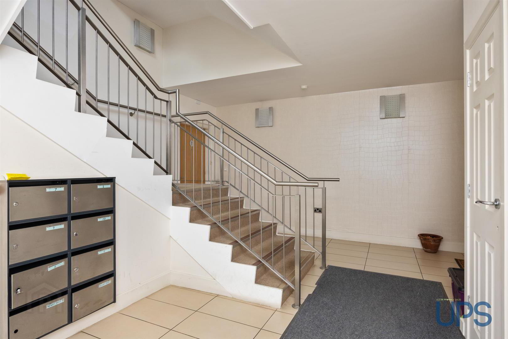 Apt 11, Woodberry Lane 3 of 23