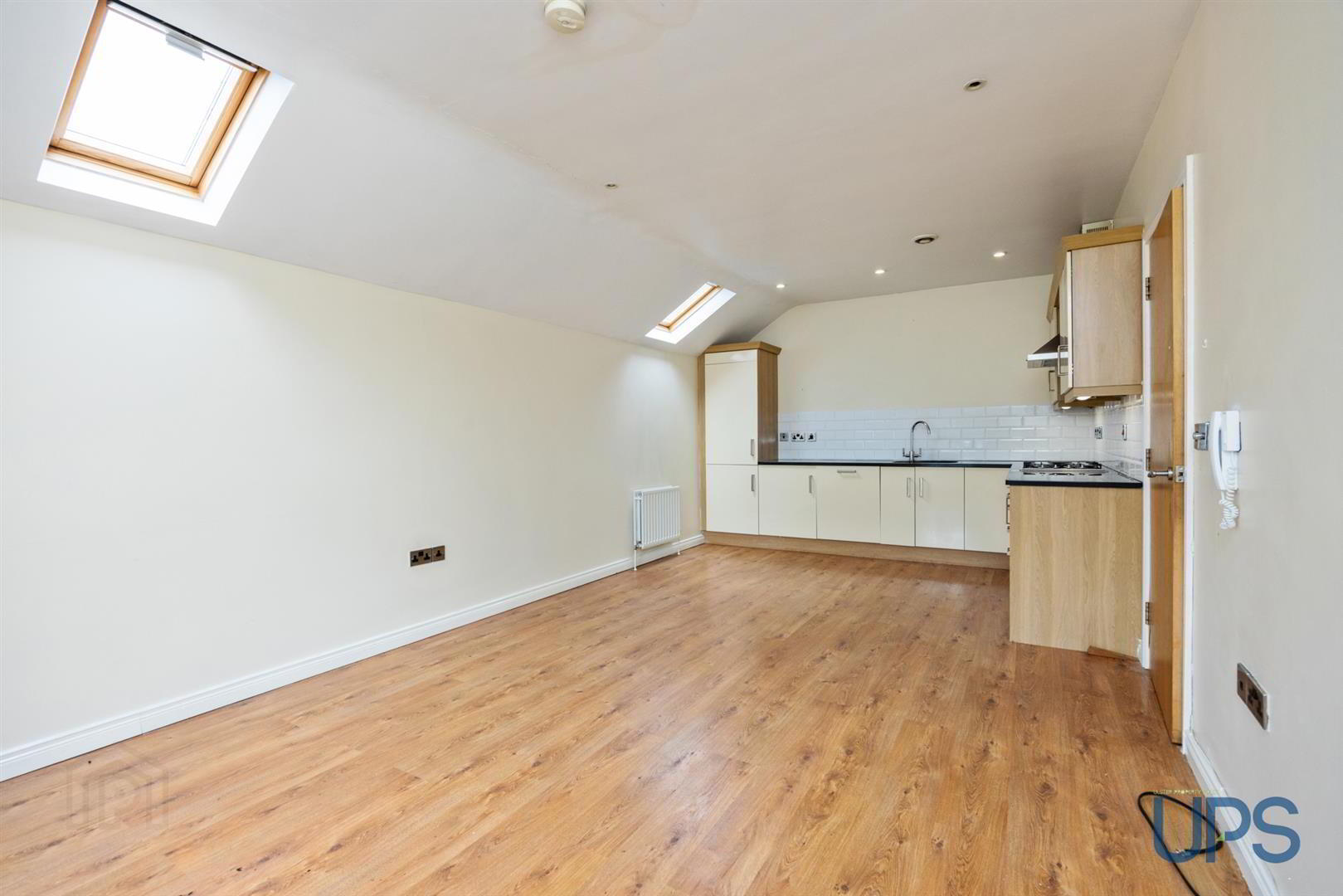 Apt 11, Woodberry Lane 6 of 23