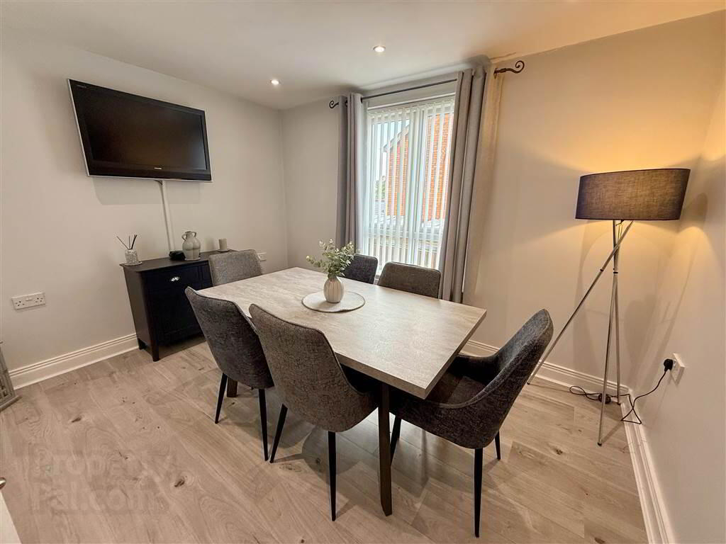 1 Ormonde Crescent 8 of 25